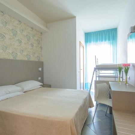 Hotel Christian Римини Екстериор снимка