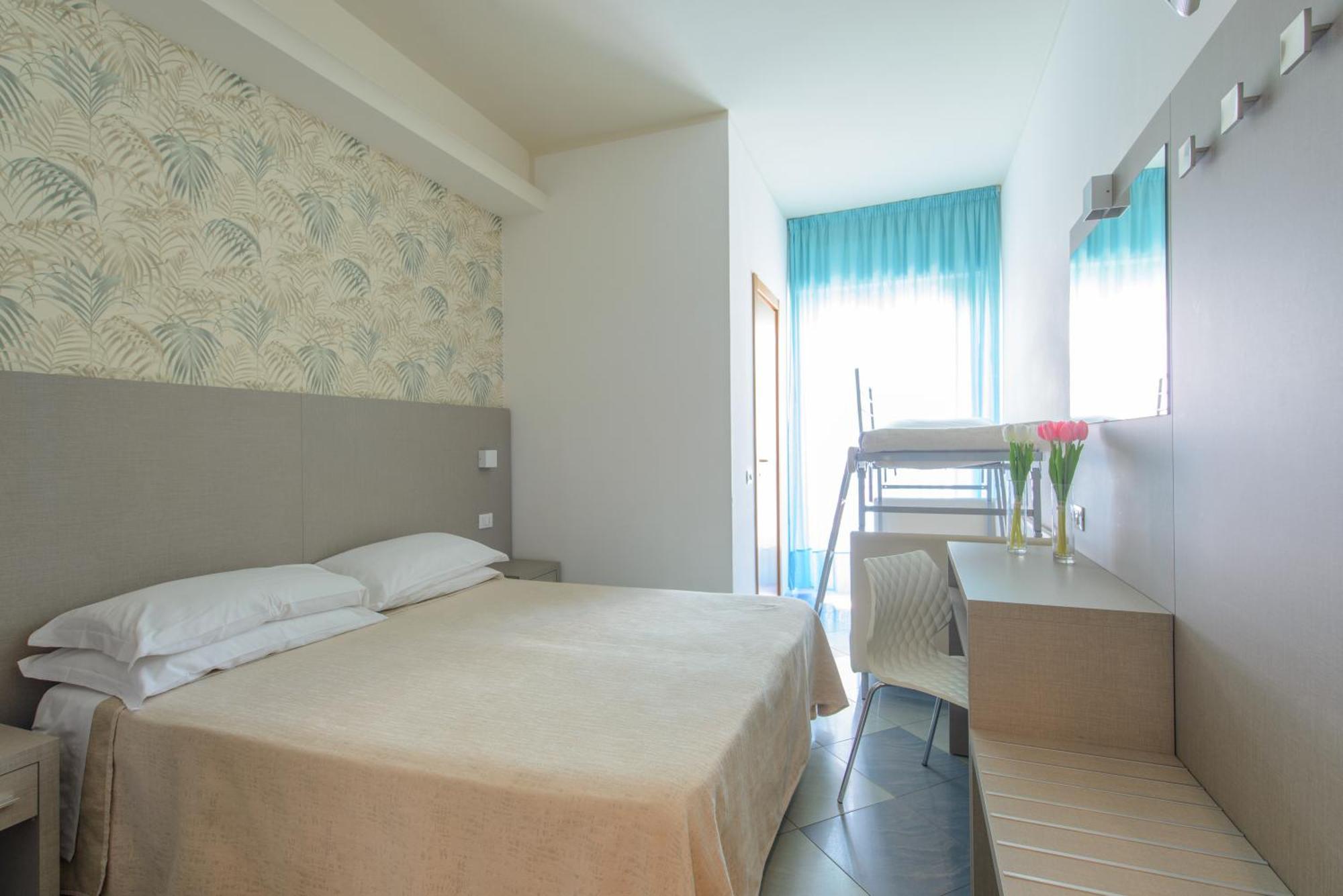 Hotel Christian Римини Екстериор снимка