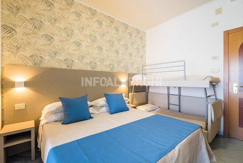 Hotel Christian Римини Екстериор снимка