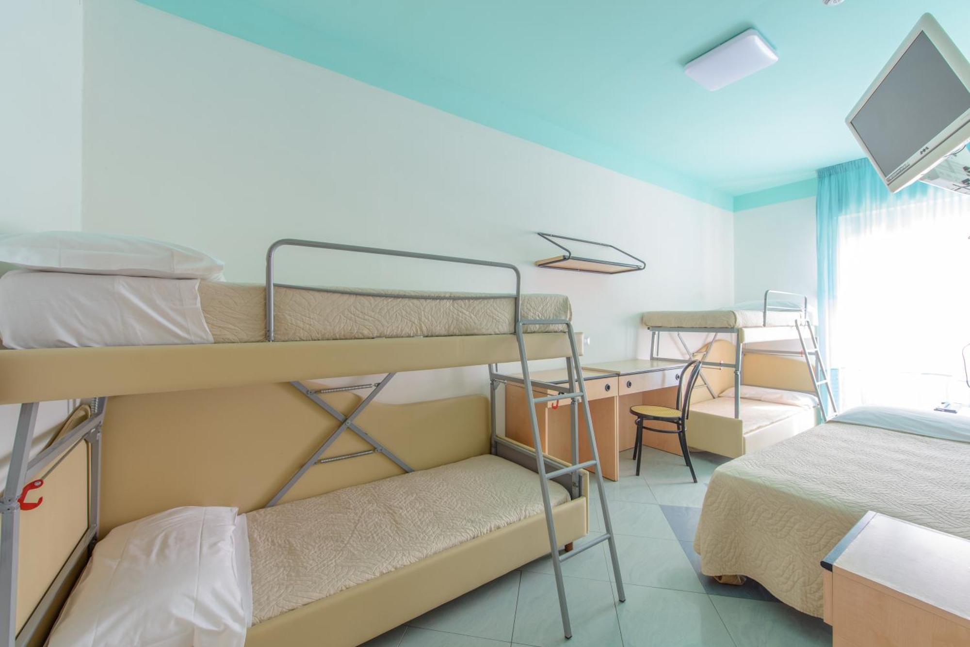 Hotel Christian Римини Екстериор снимка