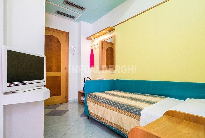 Hotel Christian Римини Екстериор снимка