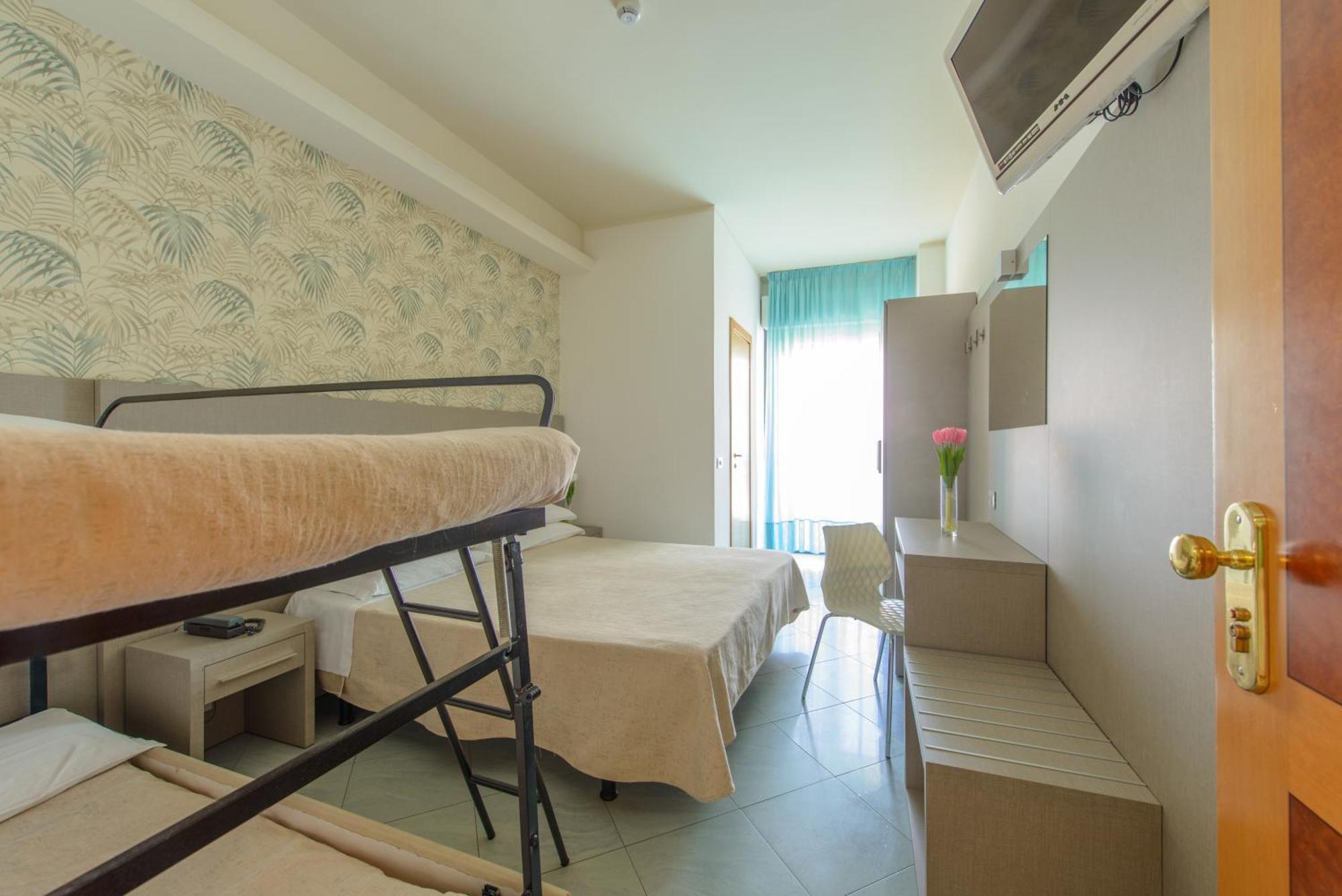 Hotel Christian Римини Екстериор снимка