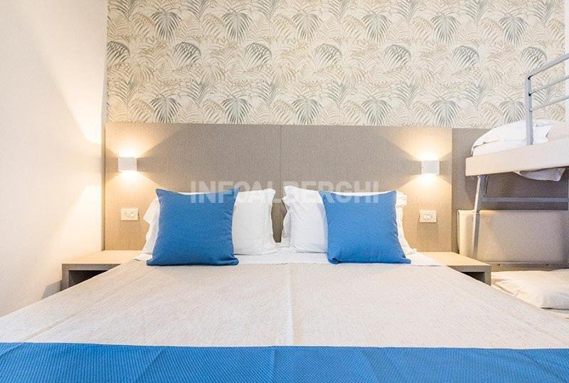 Hotel Christian Римини Екстериор снимка
