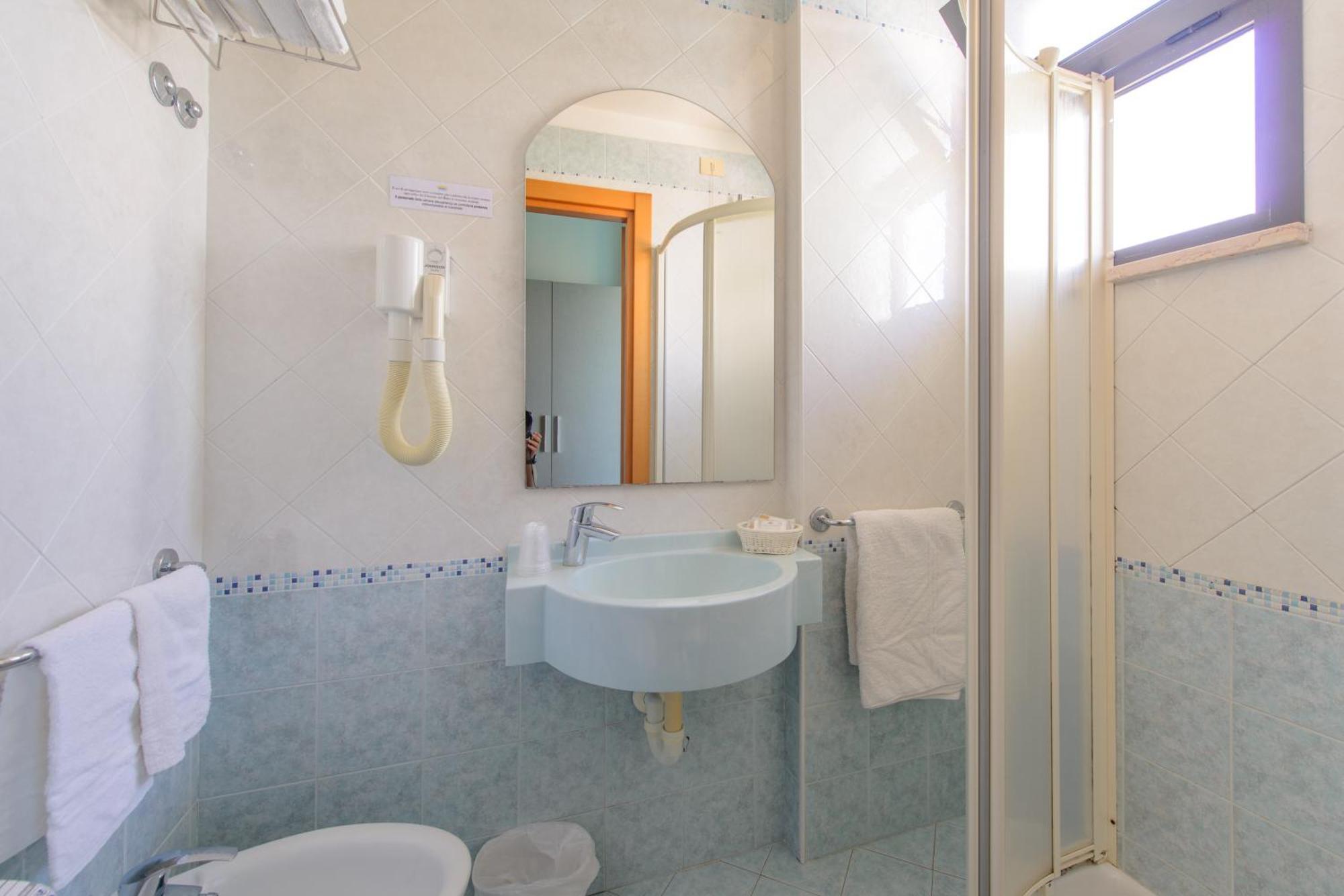 Hotel Christian Римини Екстериор снимка