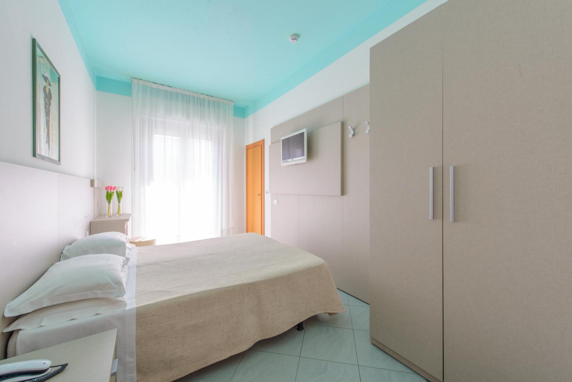 Hotel Christian Римини Екстериор снимка